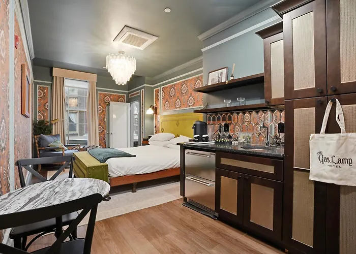 The Gas Lamp Hotel
